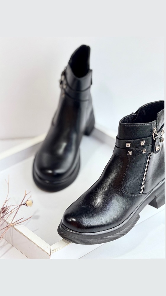 بوت گلدیس نگینی