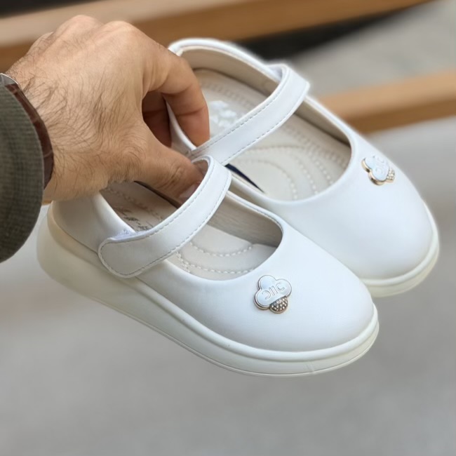 کفش دخترانه عروسکی طرح بغل گل از هارتال کد 4092706