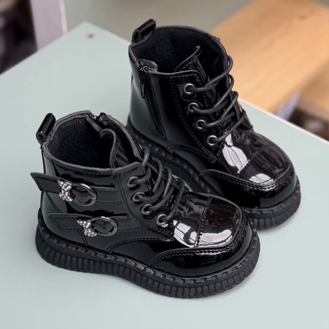 بوت بچگانه ورنی طرح پاپیون نگینی از Kids کد 4090101