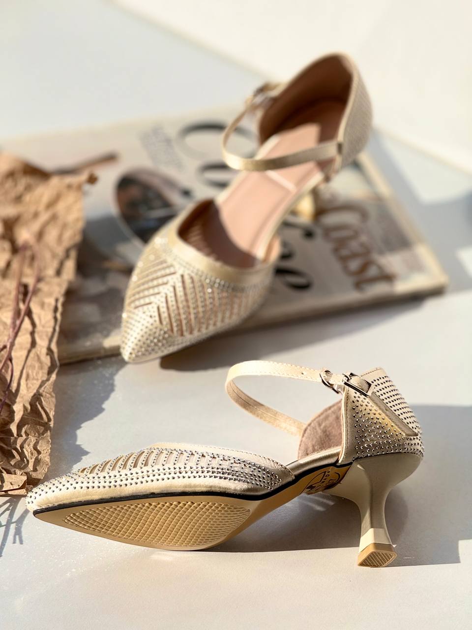 کفش گلبرگ نگینی