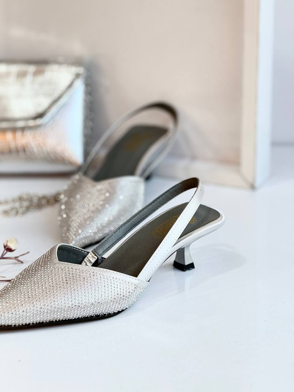 کفش 6610 نگینی